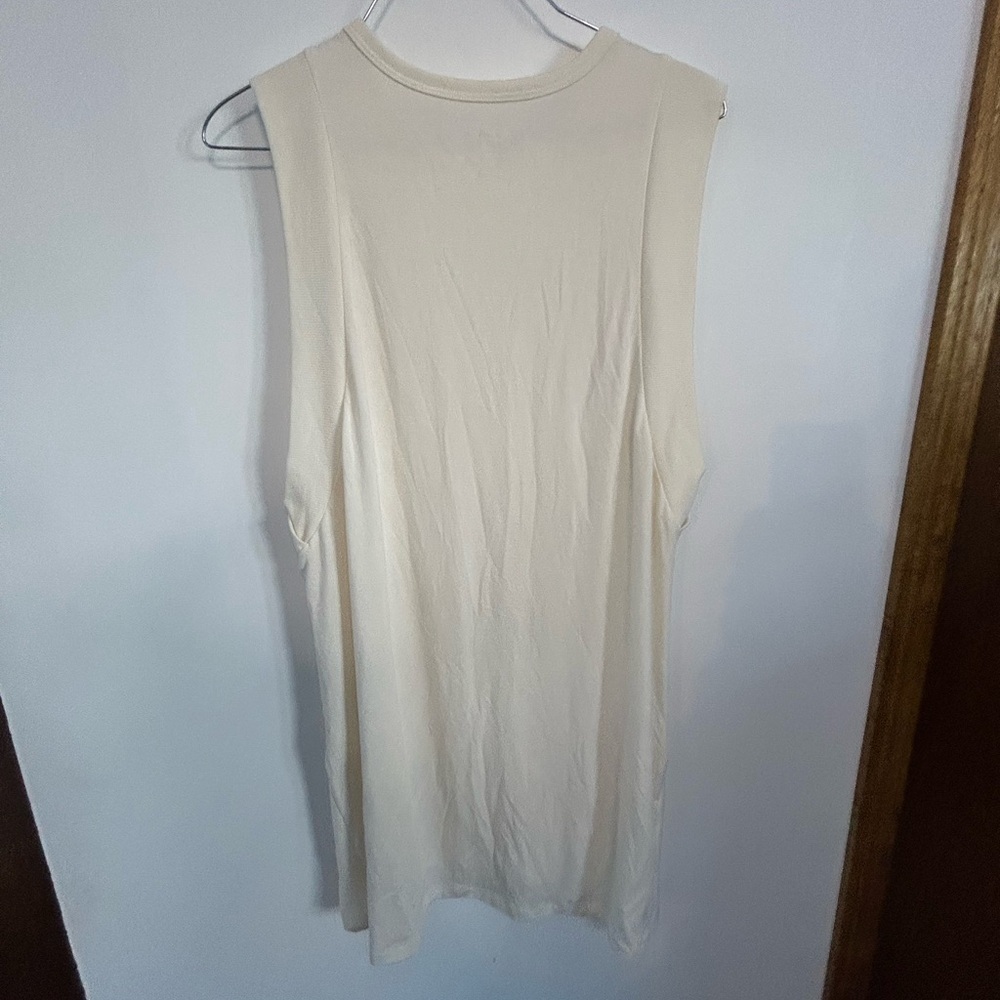 Old Navy Cream Muscle Tee - Picture 2 of 4